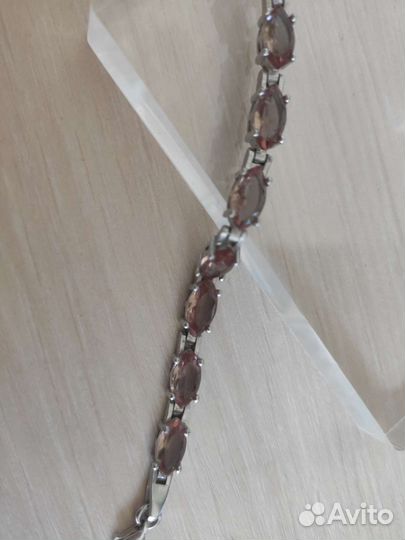 Серебряный браслет с камнями султанит