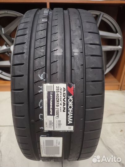 Yokohama Advan Sport V107 255/40 R19 100Y