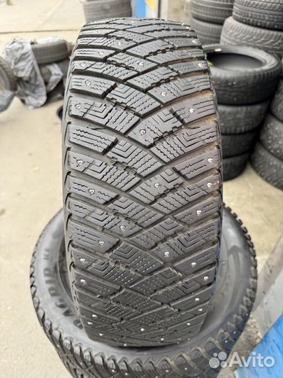 Goodyear Ultragrip Ice Arctic 215/65 R16 98T