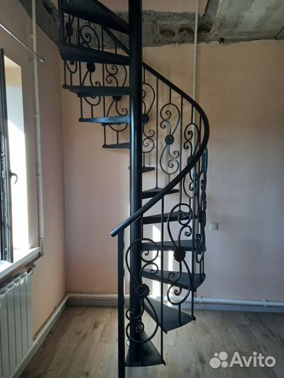 Лестница на металлокаркасе изготовление под ключ