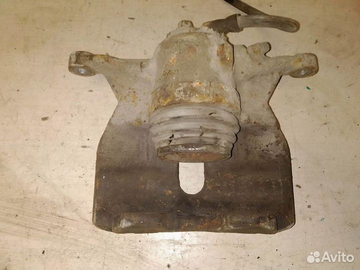 Суппорт передний правый Skoda Octavia A7 5E Golf 7