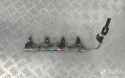 Топливная рампа бензиновая toyota corolla E12 (PBE