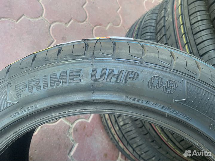 Roadmarch Prime UHP 08 235/45 R17 97W