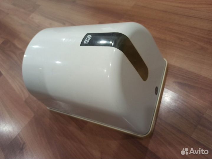 Диспенсер для бумажных полотенец