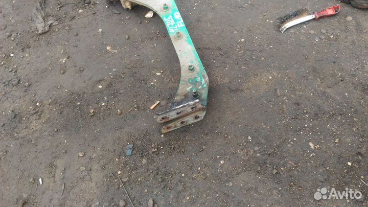 Траверса рамы поперечная кпп 1621195 Volvo FL10