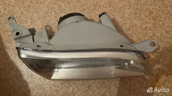 Фара передняя правая на toyota corolla AE110