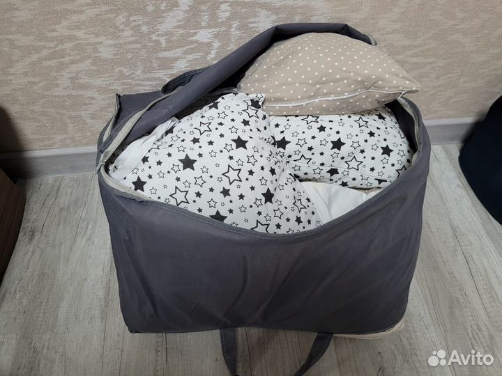 Детская кроватка с маятником