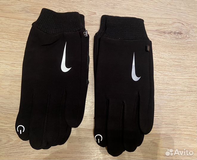 Перчатки Nike