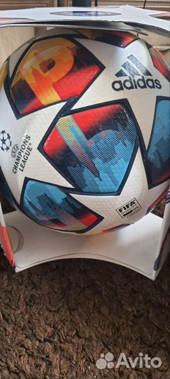 Футбольный мяч adidas. Select