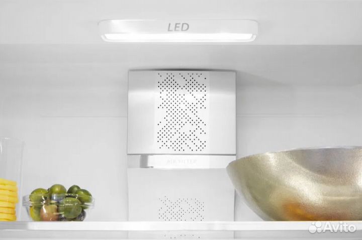 Встраиваемый холодильник Whirlpool SP40 802 EU