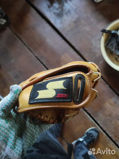 Бейсбольная перчатка