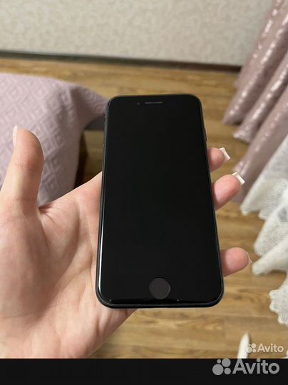 iPhone SE (2020), 64 ГБ