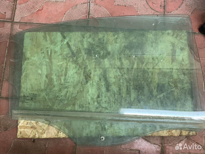 Geely emgrand ec7 стекло заднее правое