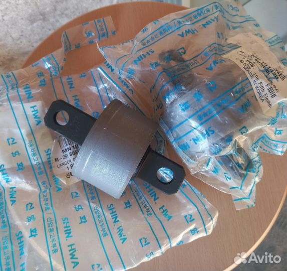 Задние сайлентблоки продольных рычагов