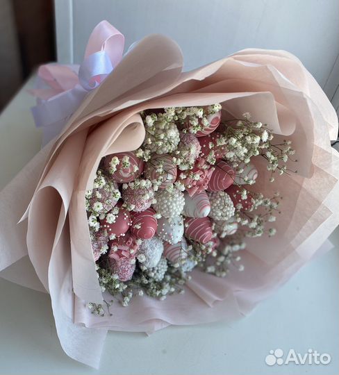 Букеты из цветов и ягод, клубника в шоколаде