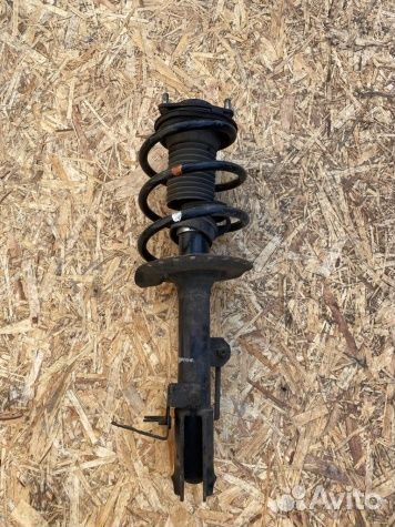 Передняя стойка амортизатора Хендай Санта фе 4 тм