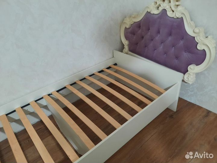 Кровать