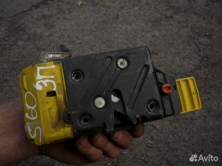 Замок задний правый Volvo S60 2001-2005