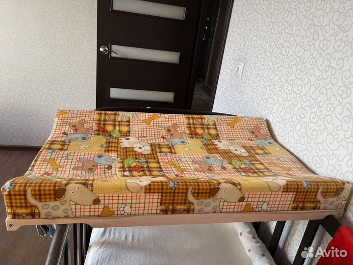 Пеленальная доска на кроватку