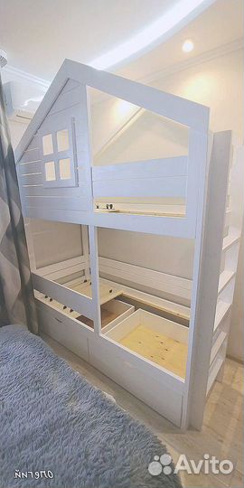 Детская двухъярусная кровать
