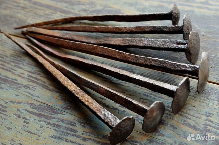 Старинные кованые гвозди