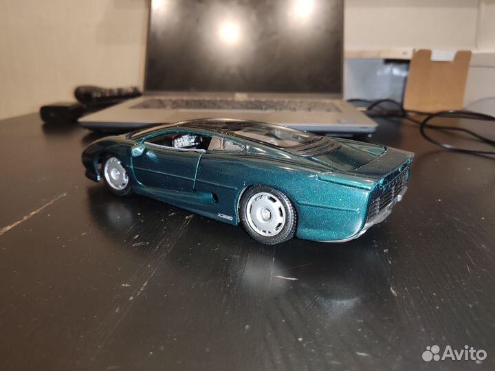 Модель Maisto 1:24 Jaguar XJ220