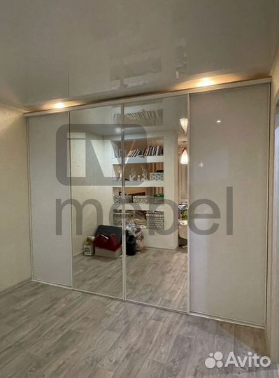 Шкаф купе с зеркалом