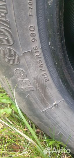 Yokohama IceGuard Stud IG65 215/65 R16
