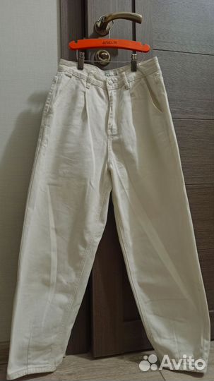 Джинсы белые