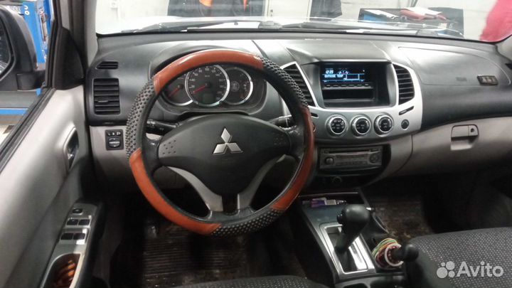 Mitsubishi L200 2.5 AT, 2012, 234 947 км