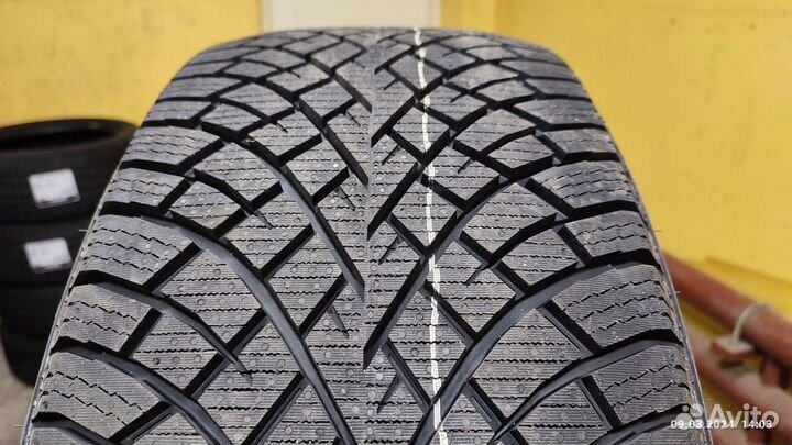 Nokian Tyres Hakkapeliitta R5 245/40 R18 97T