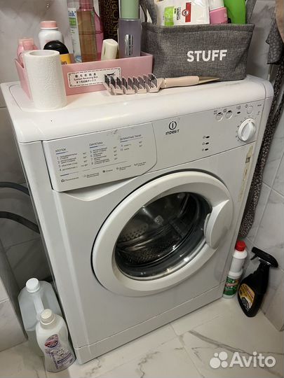 Узкая стиральная машина Indesit wIU81