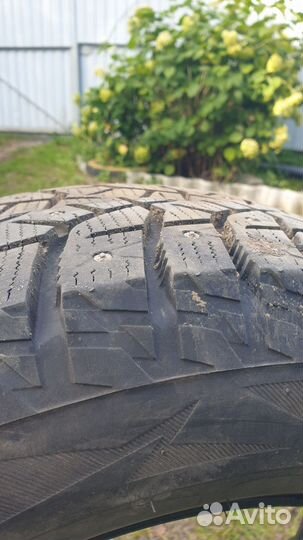 Bridgestone Blizzak Spike-02 SUV 225/60 R17