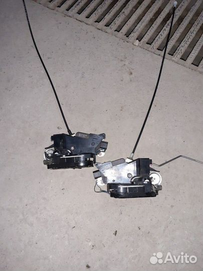 Замок передней двери на мерседес 639