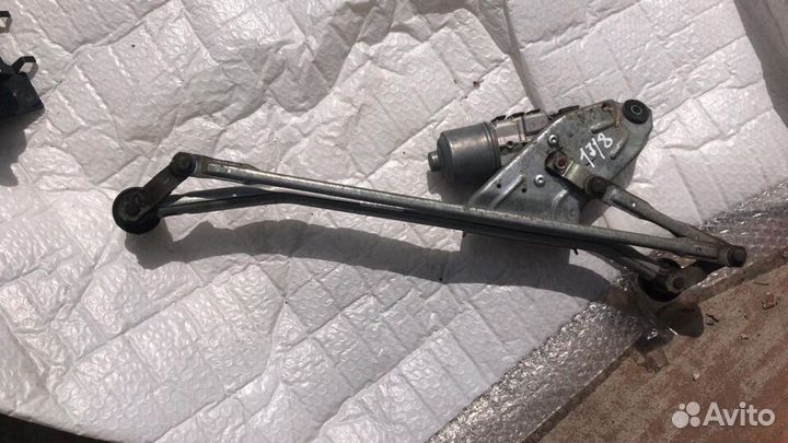 Трапеция стеклоочистителя мотор Logan 8200619512