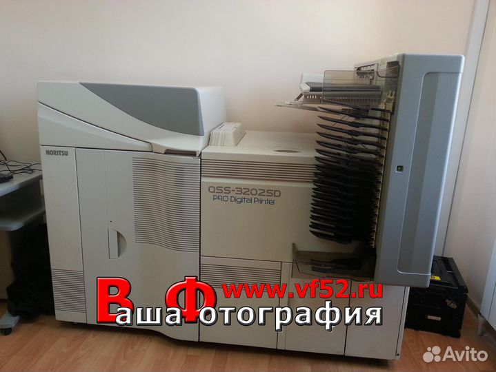 Сотрудник в фотоателье (цифровая типография)