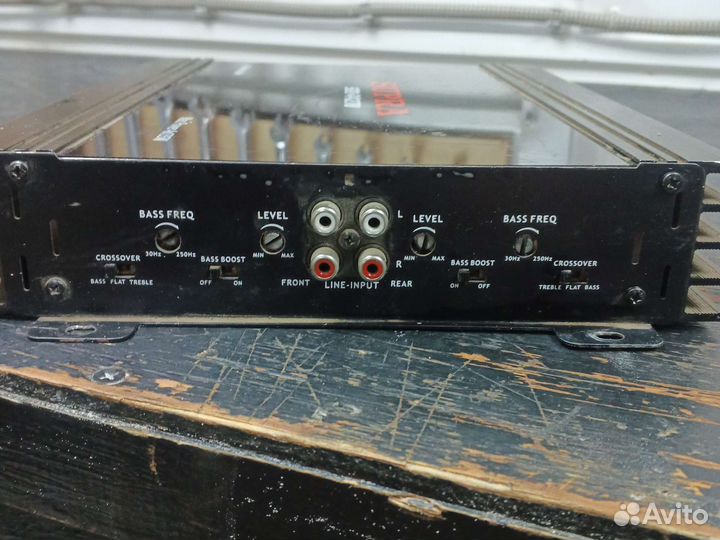 Усилитель звука в автомобиле