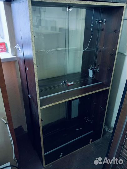 Мебель: витрины, шкафы, тумбы, полки, стеллажи