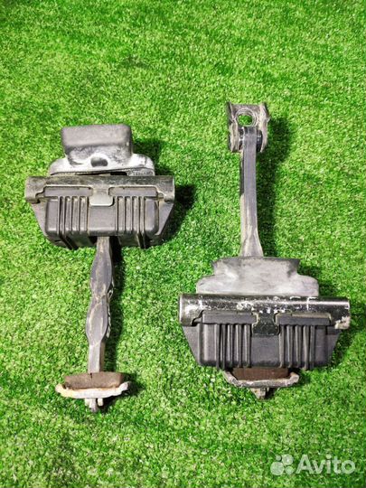 Ограничитель двери Land Rover Range Rover