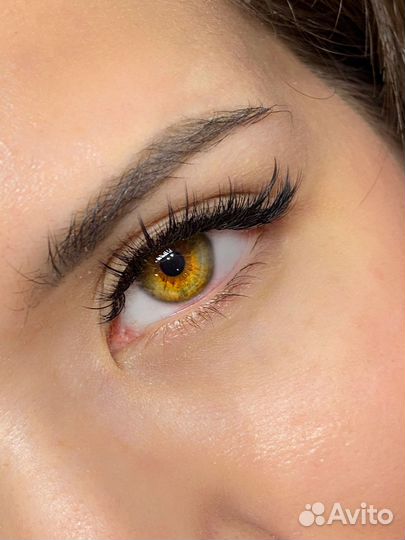 Мастер по наращиванию ресниц