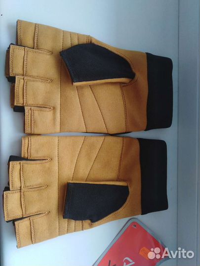 Спортивные перчатки