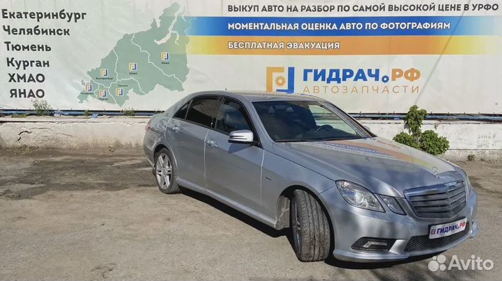 Накладка порога внутренняя передняя правая Mercede