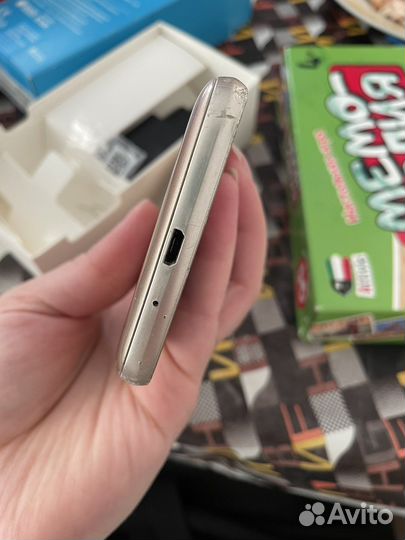 Телефон Samsung J3