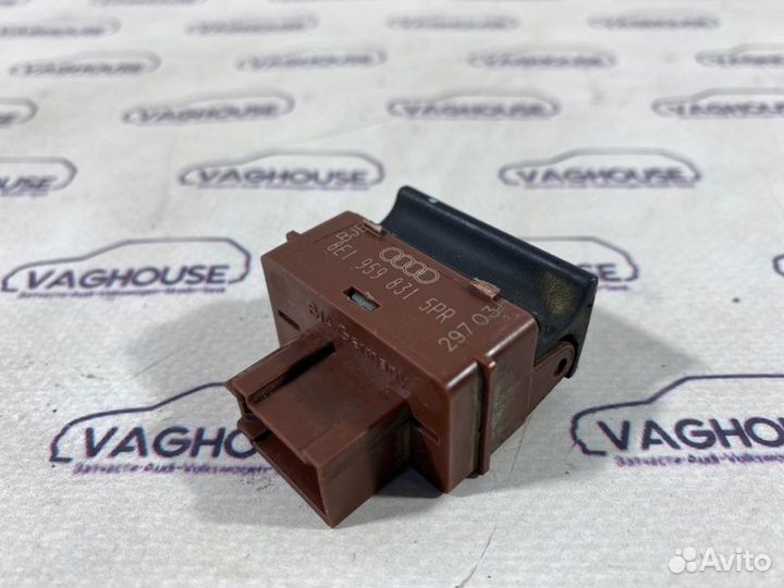 Кнопка багажника Audi A4 B6 8E 1.8T AMB 2004