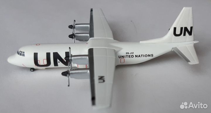 Модель самолета Lockheed L-100-30 