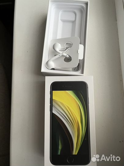 Телефон iPhone se 2020