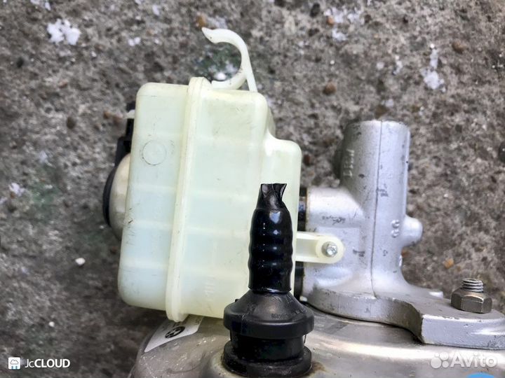 Главный тормозной цилиндр на BMW 5 series E60 525i