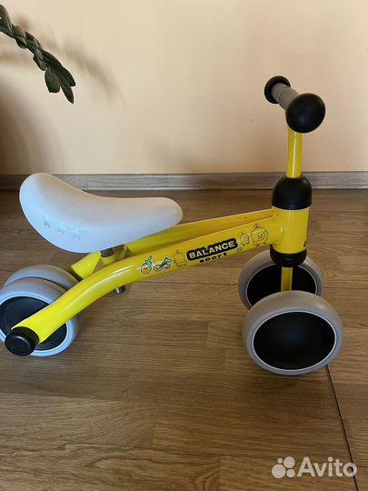 Беговел для малыша от года