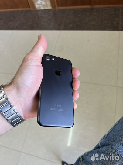 Телефон iPhone 7