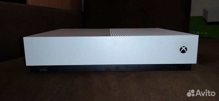 Xbox One s all digital 1 тб + ориг. контроллер